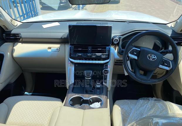 Toyota Land Cruiser Prado 2022 White