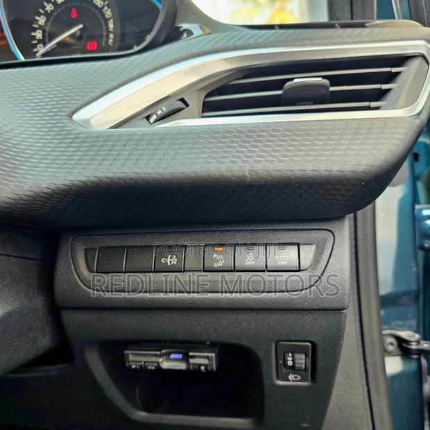 Peugeot 2008 1.2 PureTech (110 Hp) 2018 Blue