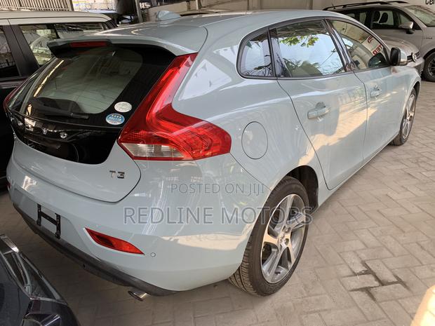 Volvo V40 2017 Teal