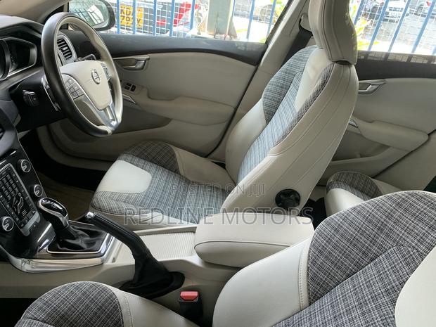 Volvo V40 2017 Teal