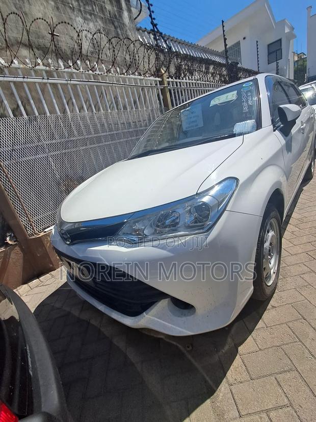 Toyota Corolla Fielder 1.5 Hybrid FWD 2017 White