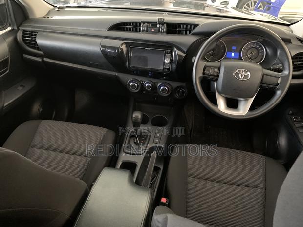 Toyota Hilux SR 4x4 2018 Matt Black