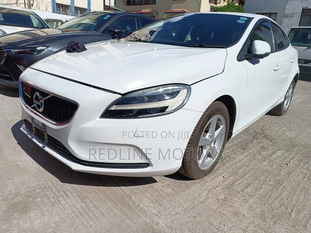 Volvo V40 2017 Pearl