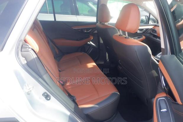 Subaru Outback 2022 Silver
