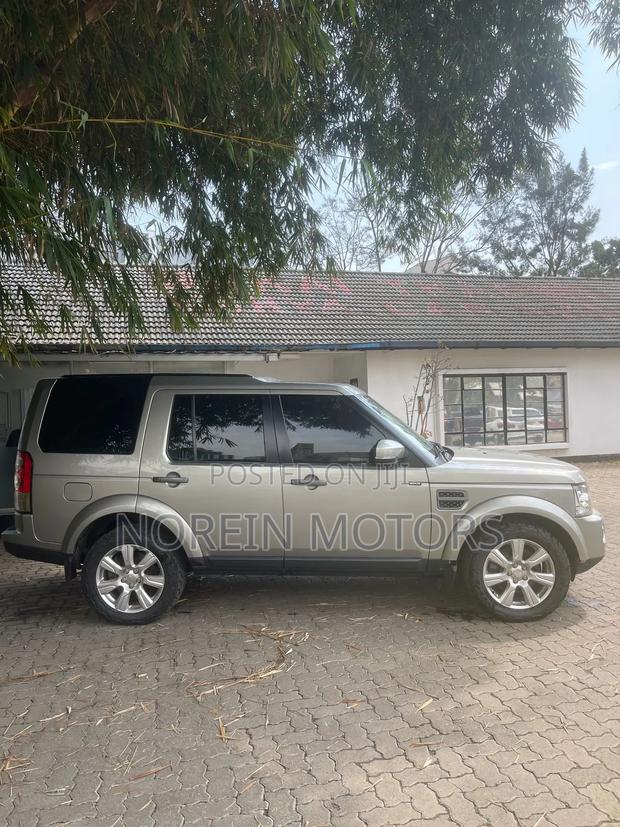 Land Rover Discovery 2015 Gold