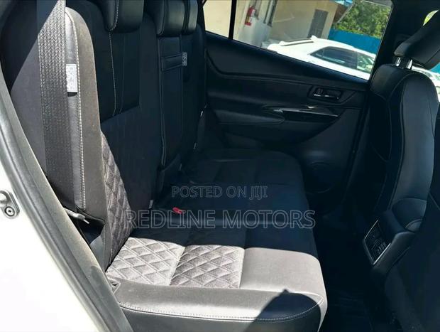 Toyota Harrier 2.5 Hybrid 4WD 2017 Pearl