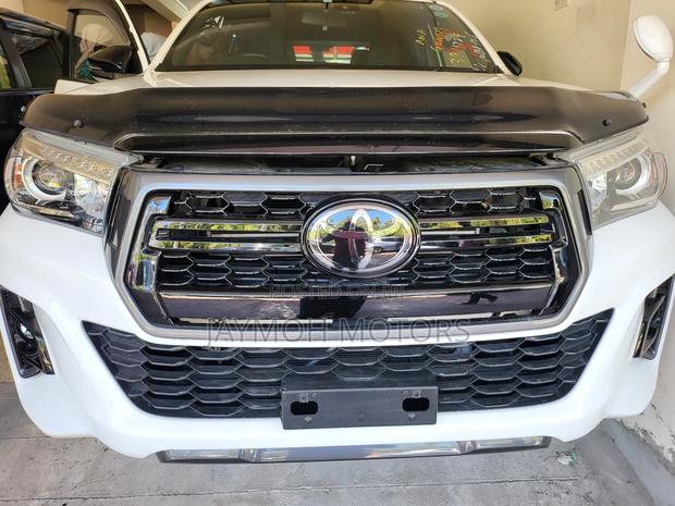 Toyota Hilux 2020 White