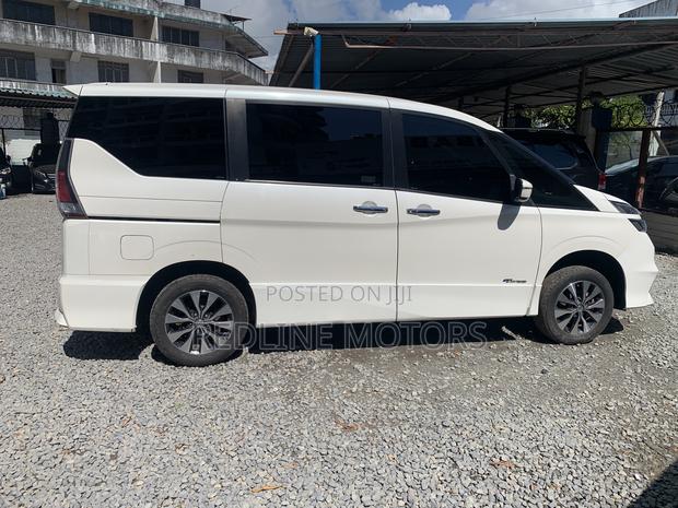 Nissan Serena 2017 Off white