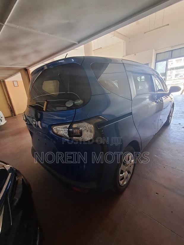 Toyota Sienta 1.5 AWD (6-seater) 2017 Blue