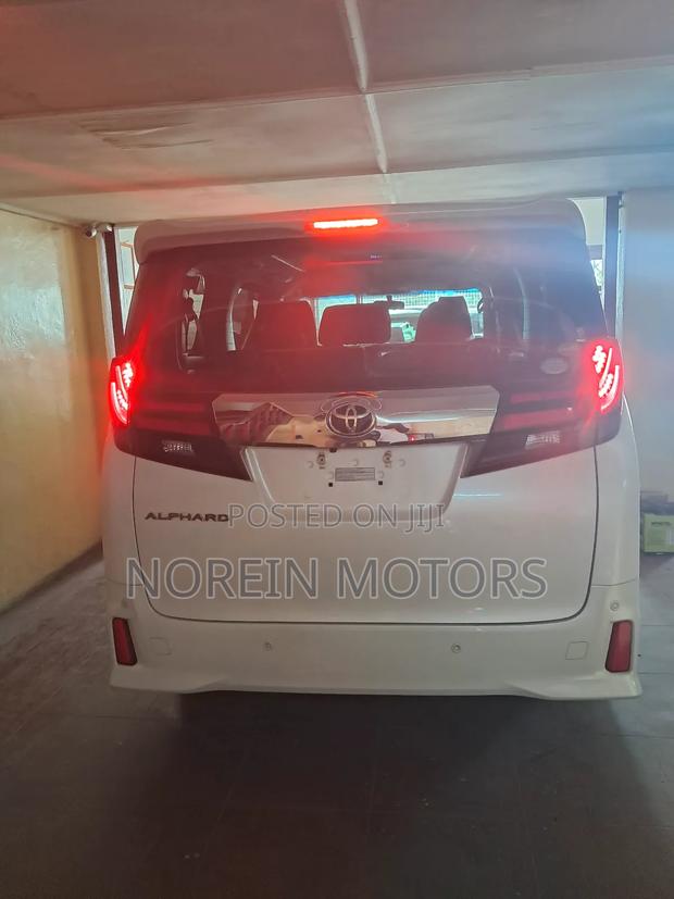 Toyota Alphard 2.5 Petrol AWD 2017 White