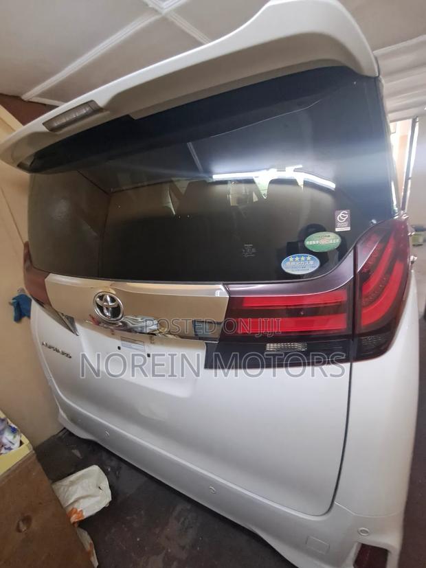 Toyota Alphard 2.5 Petrol AWD 2017 White