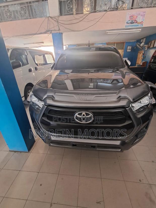 Toyota Hilux 2017 Gray