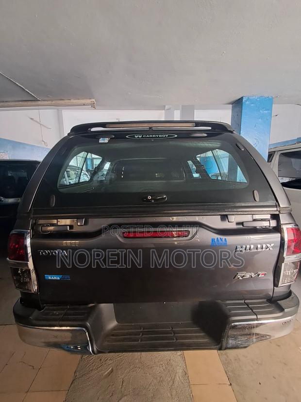 Toyota Hilux 2017 Gray