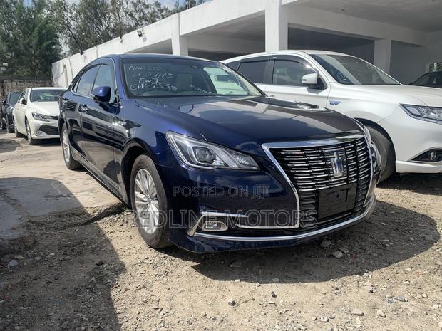 Toyota Crown 2017 Blue