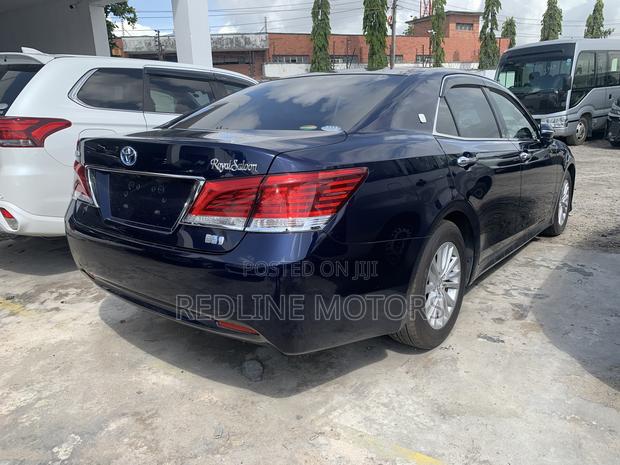 Toyota Crown 2017 Blue