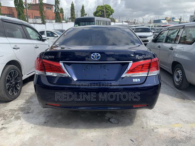 Toyota Crown 2017 Blue