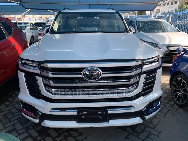 Toyota Land Cruiser 2023 Off white