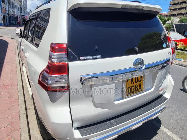 Toyota Land Cruiser Prado 2016 White