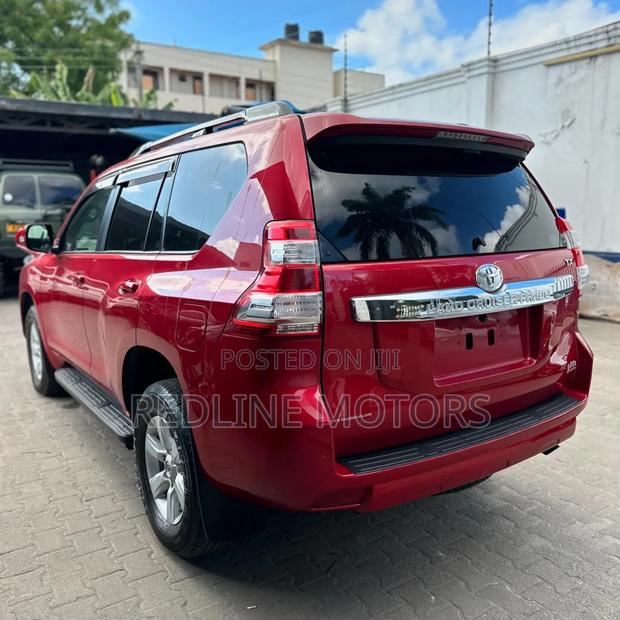 Toyota Land Cruiser Prado 2.8 2017 Red