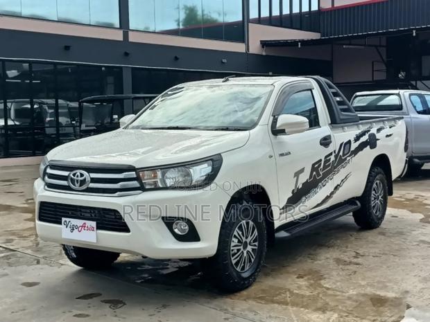 Toyota Hilux 2017 White