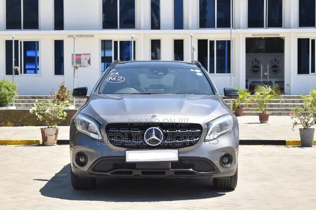 Mercedes-Benz GLA 250 2017 Brown