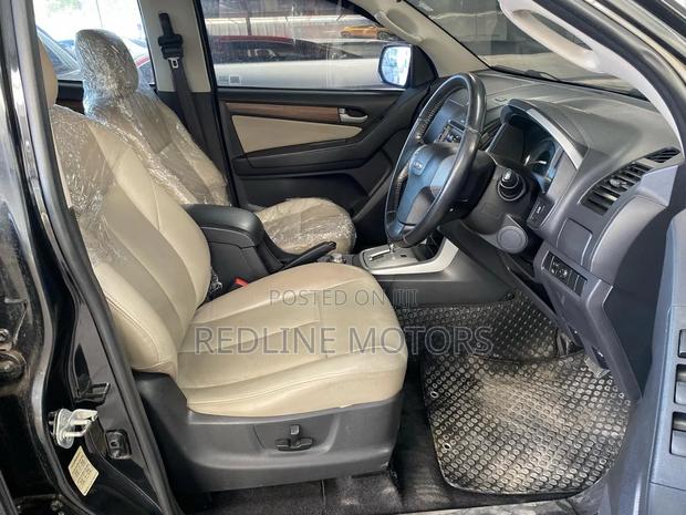Isuzu MU-X 2018 Matt Black