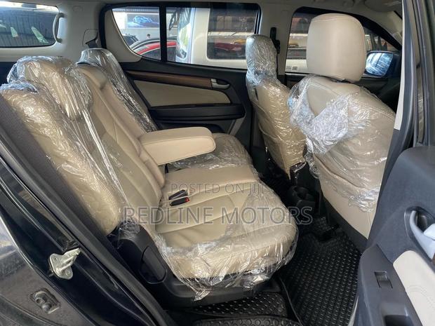 Isuzu MU-X 2018 Matt Black