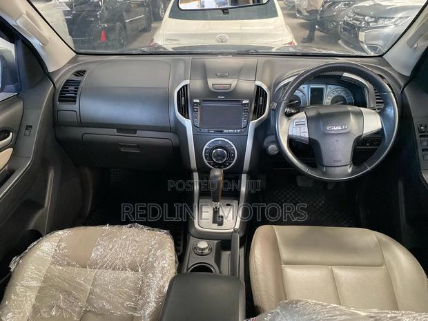 Isuzu MU-X 2018 Matt Black