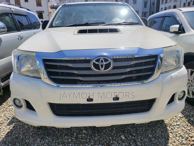 Toyota Hilux 2016 White