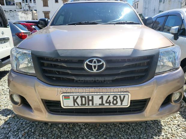 Toyota Hilux 2015 Brown