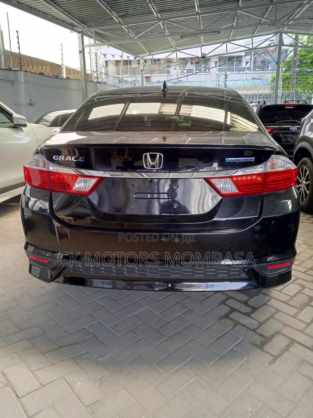 Honda Grace 2017 Black