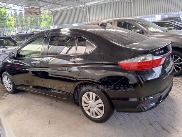 Honda Grace 2017 Black