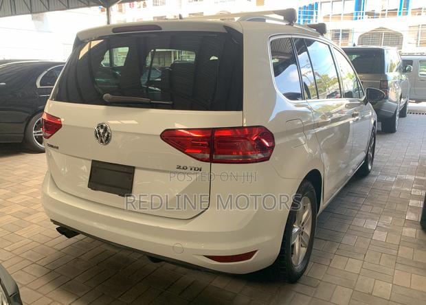 Volkswagen Touran 2017 White