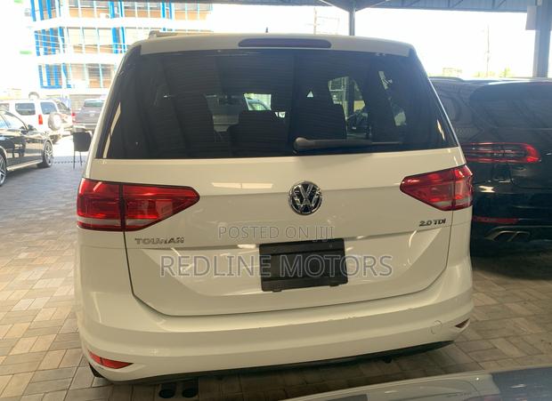 Volkswagen Touran 2017 White