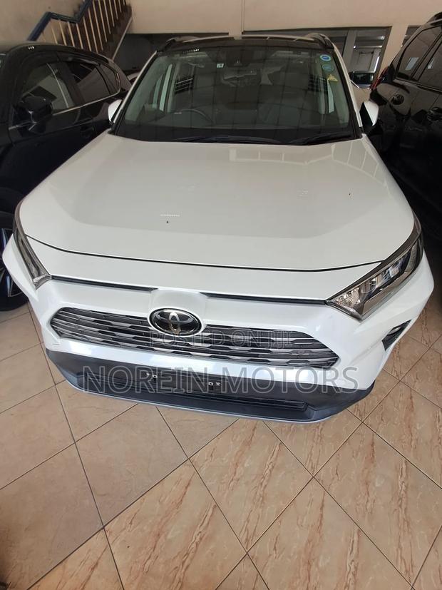 Toyota RAV4 2017 White