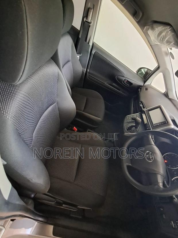 Toyota Wish 2017 Gray