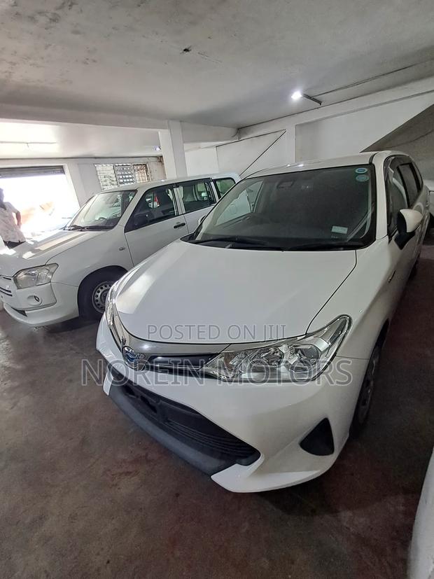 Toyota Corolla Fielder 1.5 Hybrid FWD 2018 White