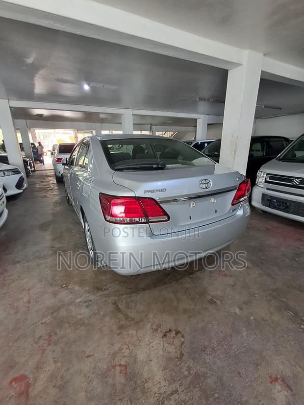 Toyota Premio 2.0 FWD 2017 Silver