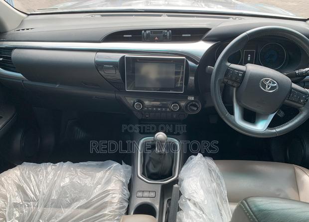 Toyota Hilux 2017 Silver