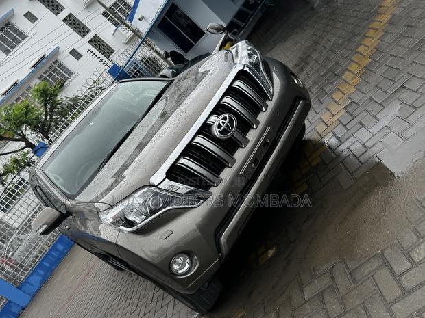 Toyota Land Cruiser Prado 2017 Gray