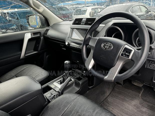 Toyota Land Cruiser Prado 2017 Gray