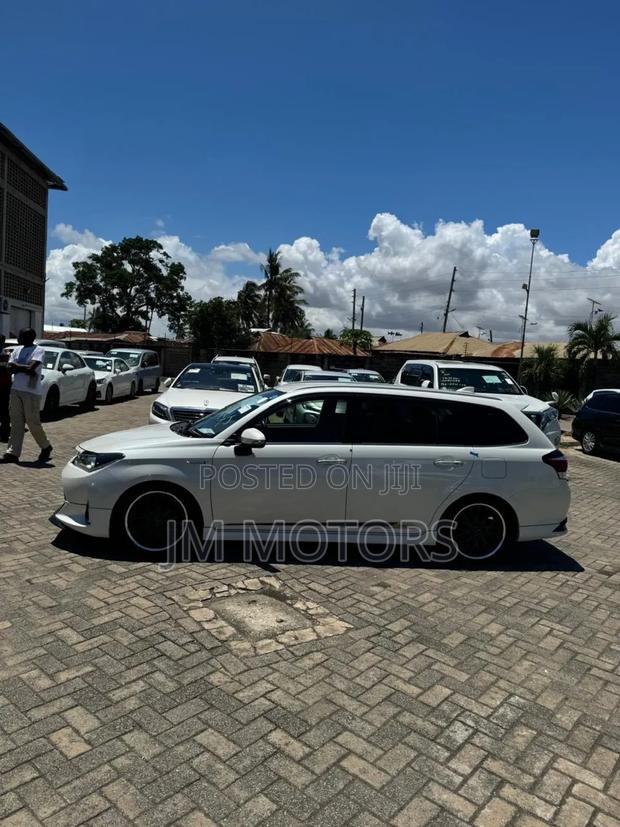 Toyota Corolla Fielder 2018 White