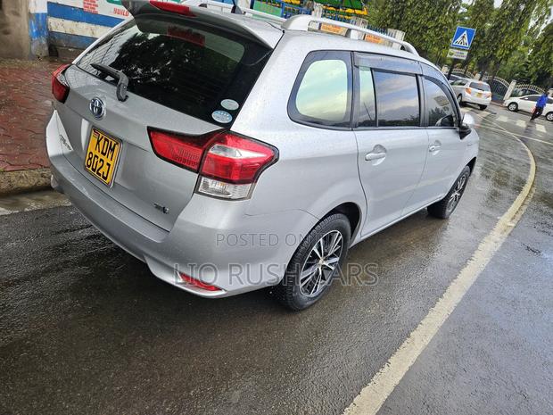 Toyota Corolla Fielder 2018 Silver