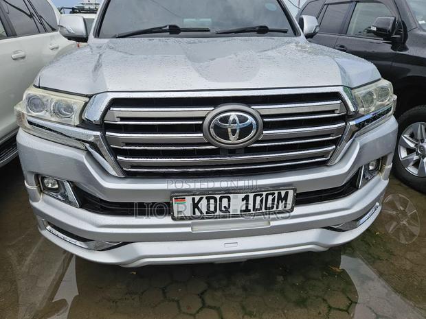 Toyota Land Cruiser 2017 Silver