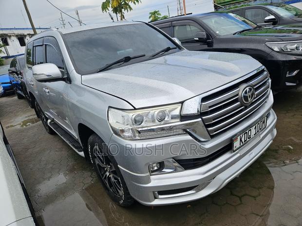 Toyota Land Cruiser 2017 Silver