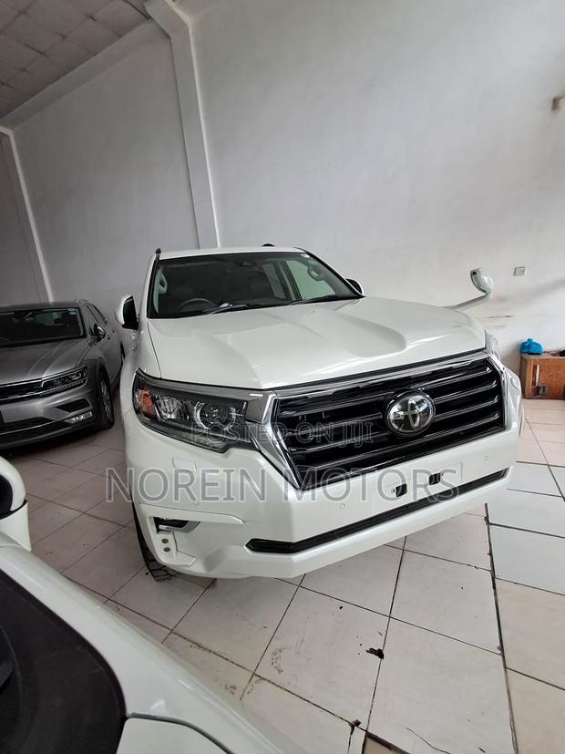 Toyota Land Cruiser Prado 2.8 2017 White