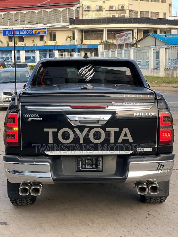 Toyota Hilux 2019 Black