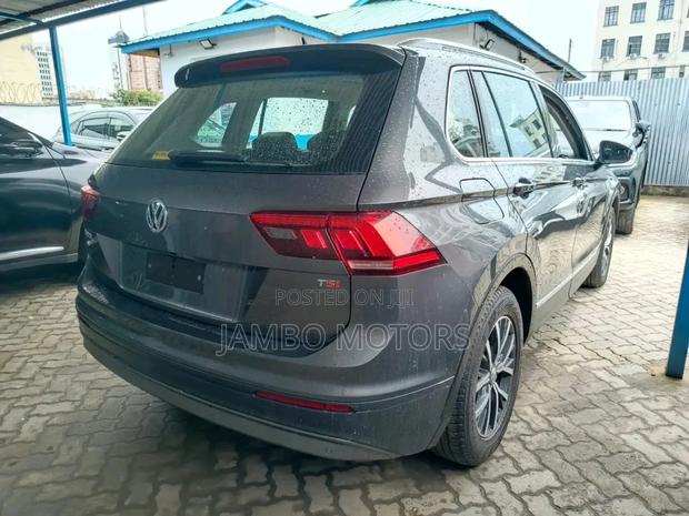 Volkswagen Tiguan 2.0T SE FWD 2018 Gray
