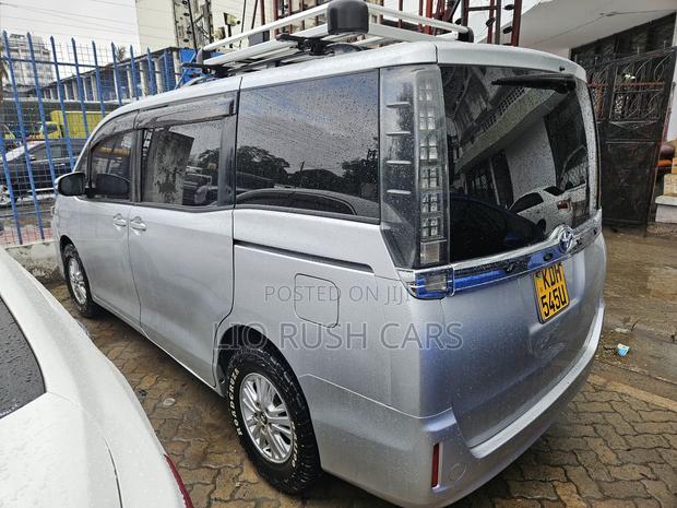 Toyota Noah 2015 Silver