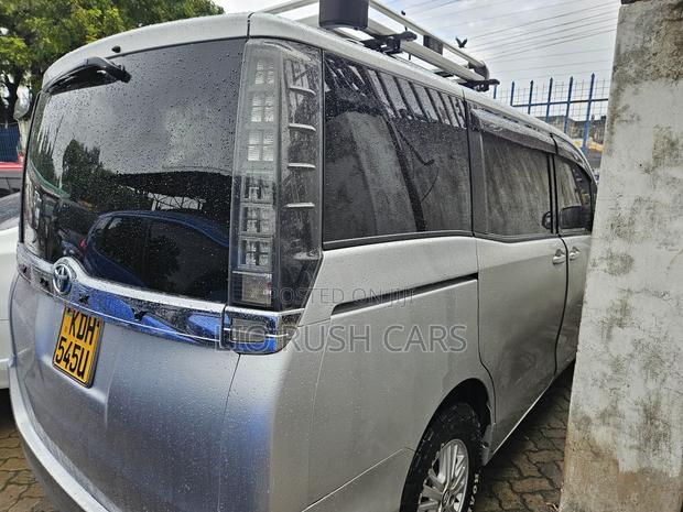 Toyota Noah 2015 Silver